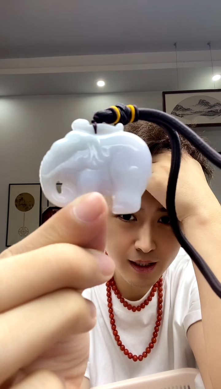 翡翠未镶嵌颈饰翡翠小象吊坠