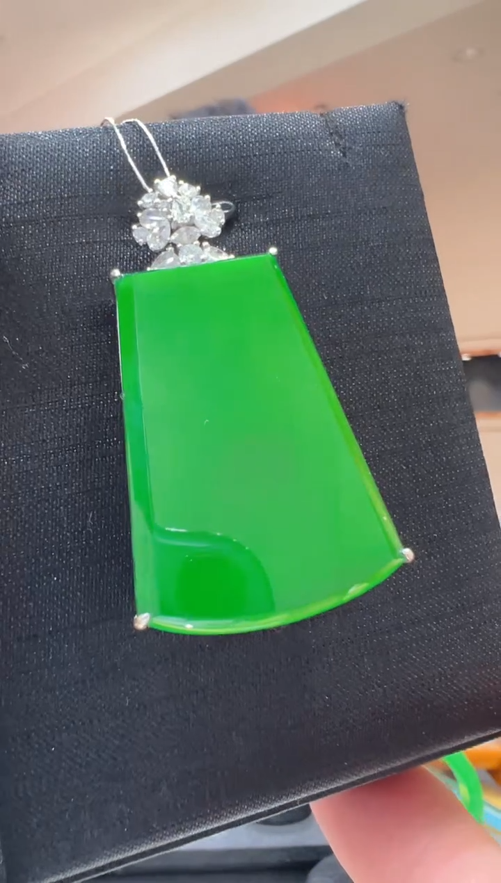 【闪购商品】翡翠吊坠(不含链)18K金镶嵌
