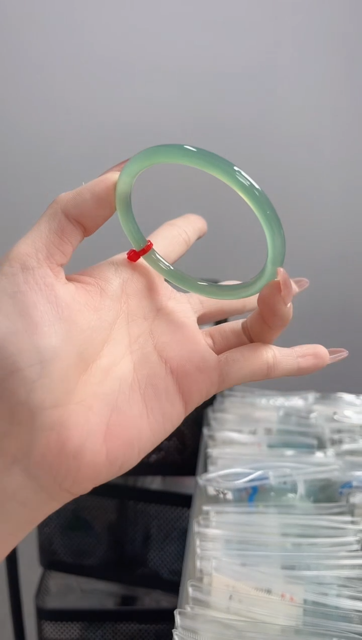 玛瑙/玉髓手镯未镶嵌56-57圈