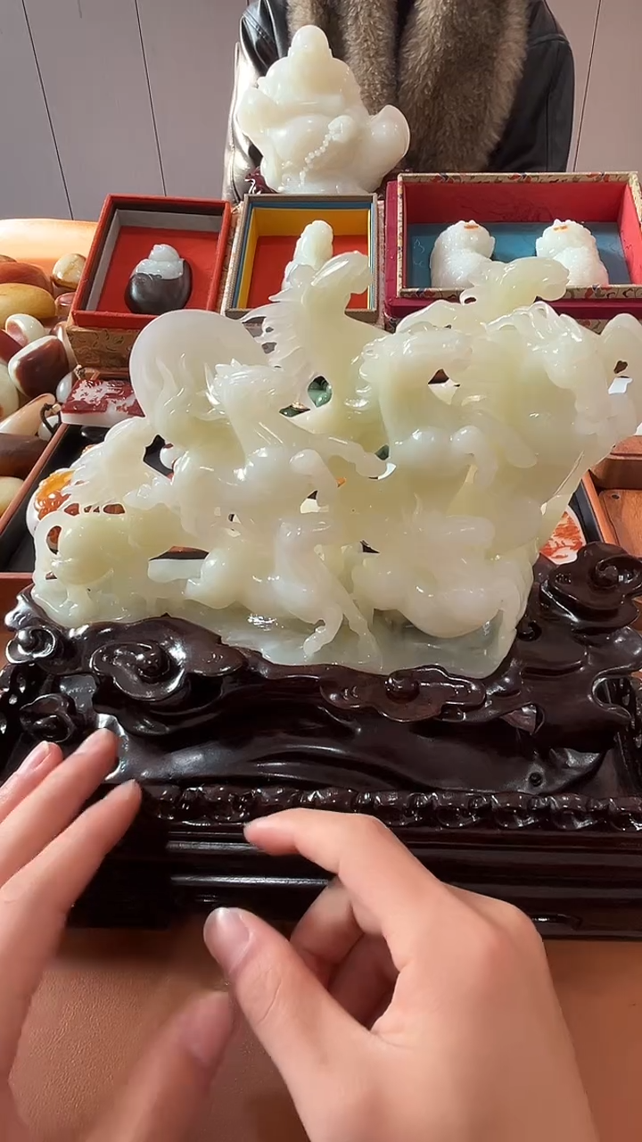 未镶嵌和田玉摆件平****。和田玉