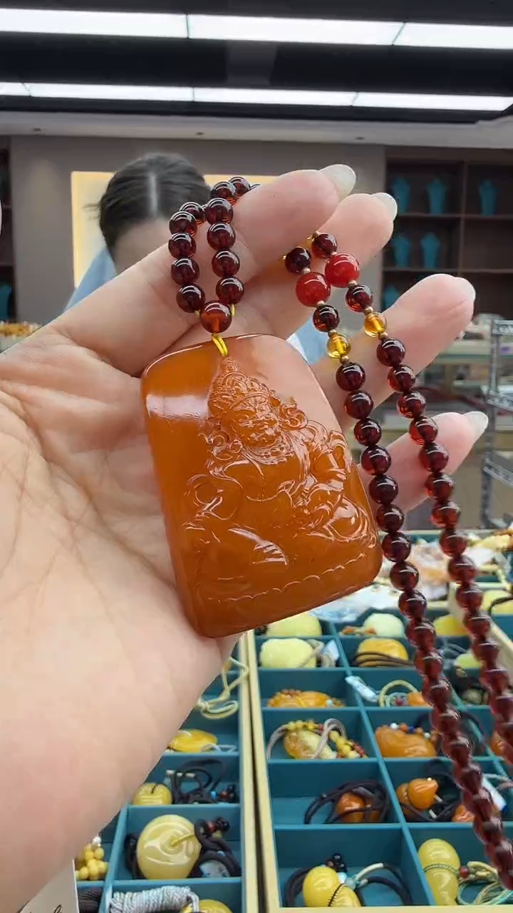 琥珀颈饰未镶嵌167秒拍号 假一罚三 