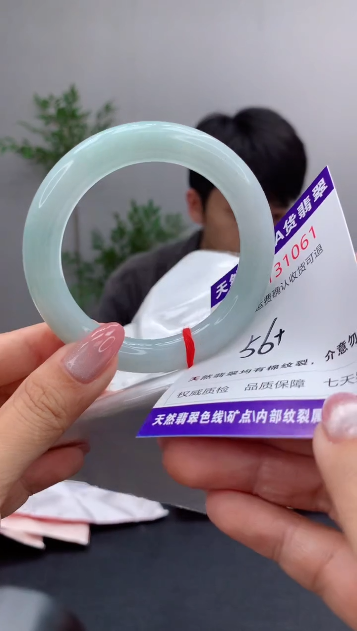 未镶嵌手镯翡翠有纹，完美者勿拍
