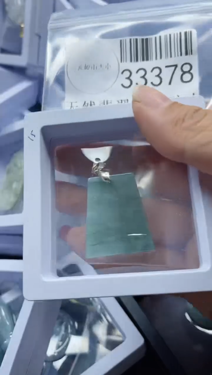 【闪购商品】翡翠吊坠(不含链)未镶嵌33378
