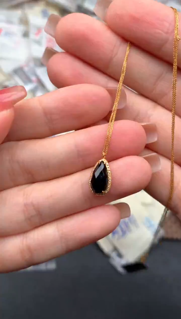 18K金镶嵌挂件翡翠一