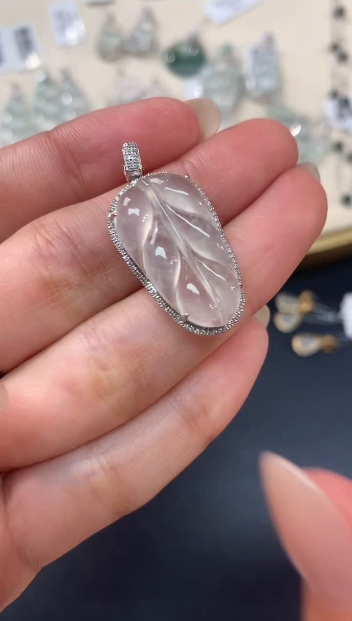 【闪购商品】翡翠吊坠(不含链)18K金镶嵌A369|3980