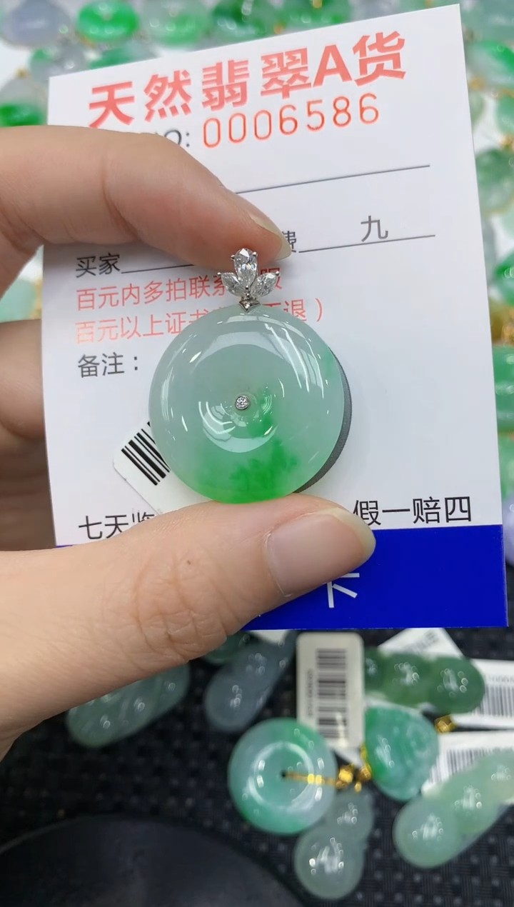 翡翠18K金镶嵌颈饰111111111