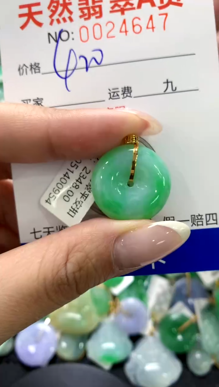 翡翠18K金镶嵌颈饰11111111111111111