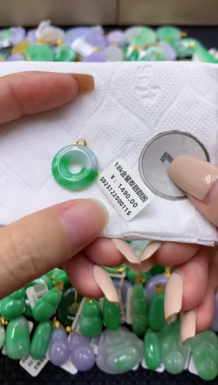 颈饰18K金镶嵌翡翠天然缅甸翡翠A货