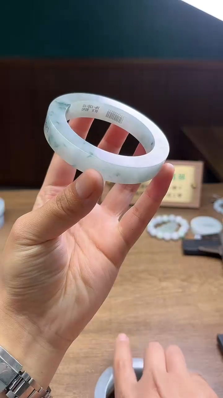 未镶嵌手镯定制翡翠蒲*英定制