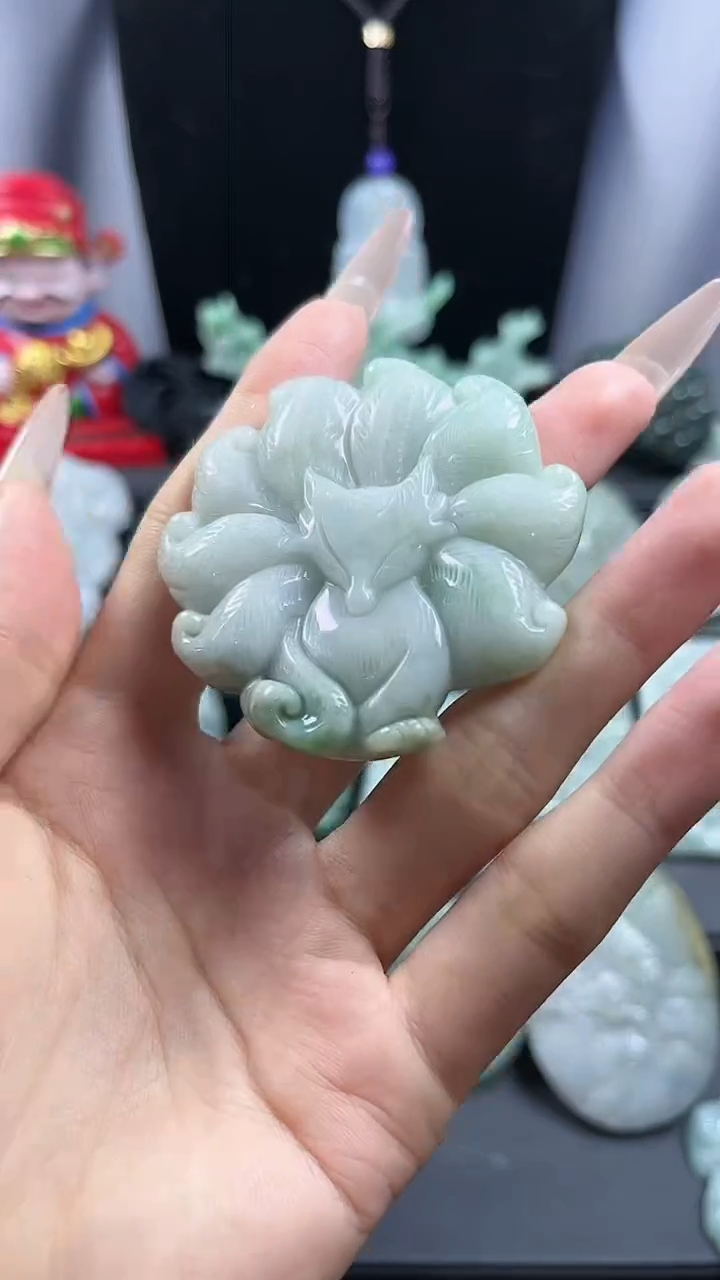 【闪购商品】翡翠颈饰未镶嵌九尾狐