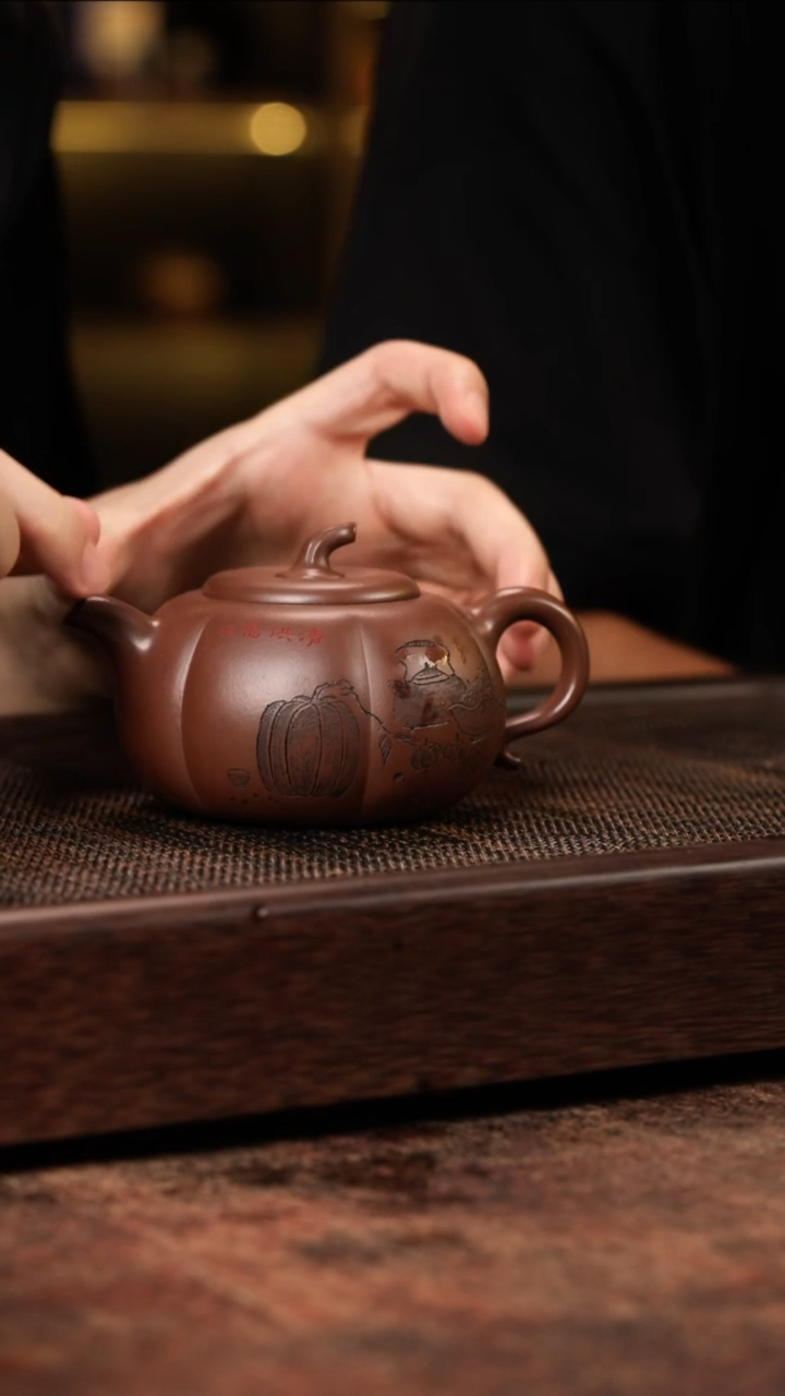 茶壶紫砂筋纹茄瓜