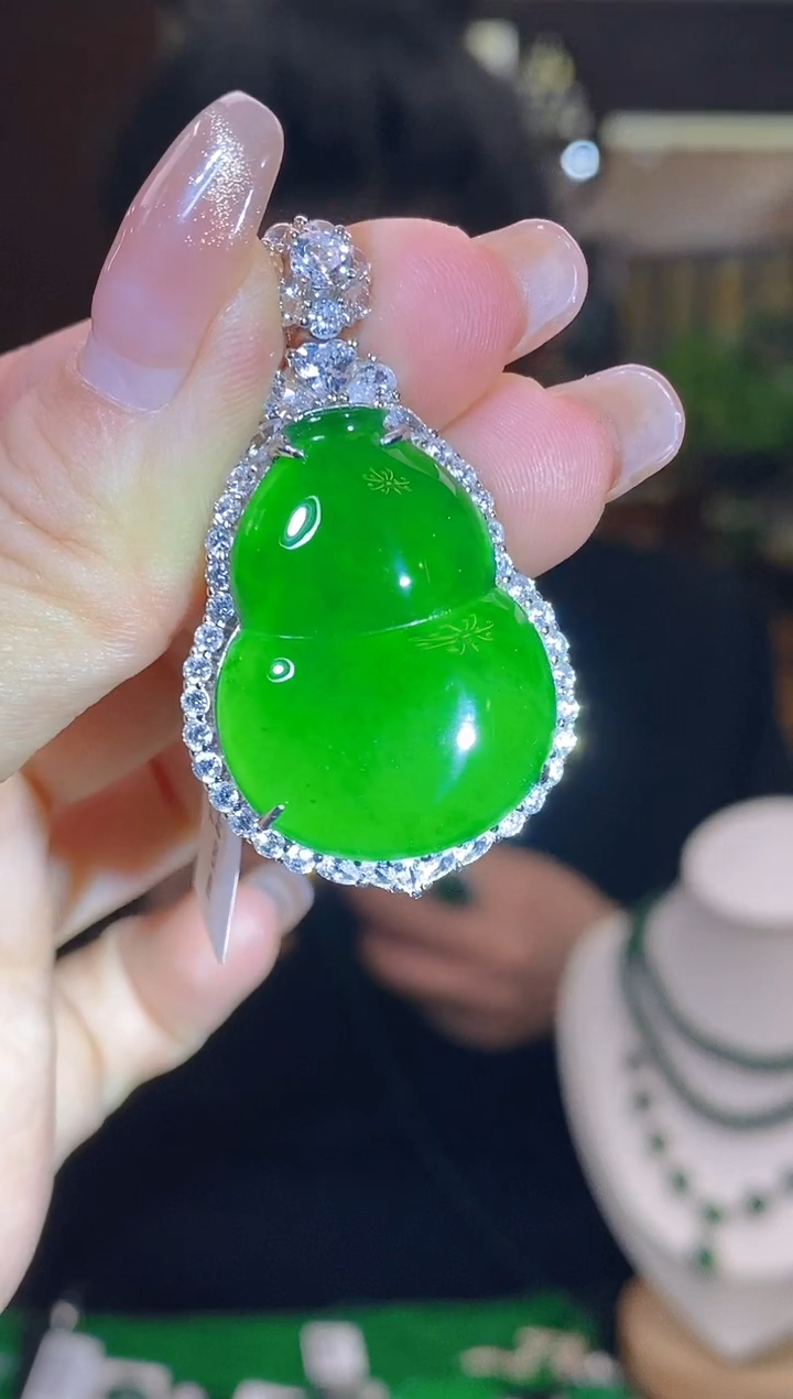 【闪购商品】翡翠吊坠(不含链)未镶嵌多样性发其一