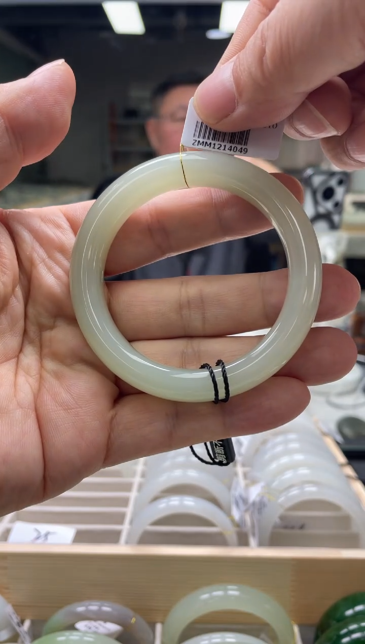 【闪购商品】和田玉手镯未镶嵌55圈口4049