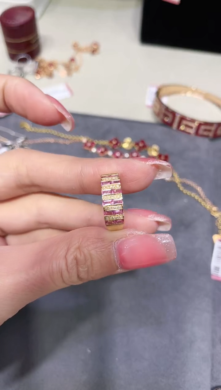 【闪购商品】彩色蓝宝石戒指18K金镶嵌·