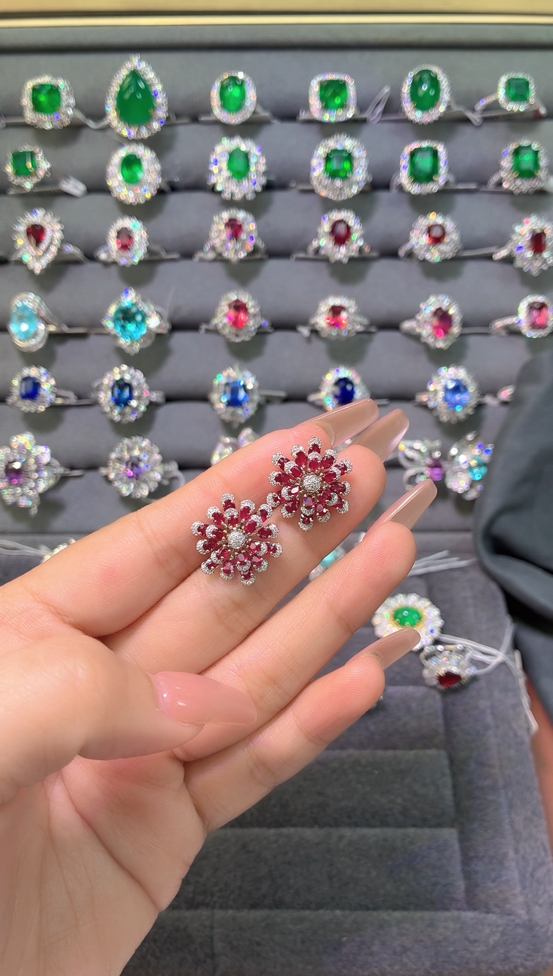 18K金镶嵌耳钉红宝石楚*-3.36ct