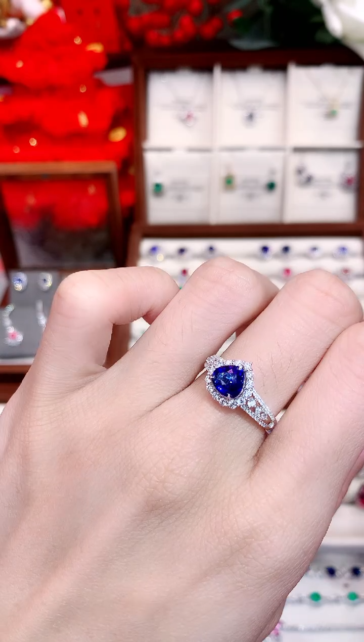 【闪购商品】蓝宝石戒指18K金镶嵌1.75ct/天然宝石/七天无理由