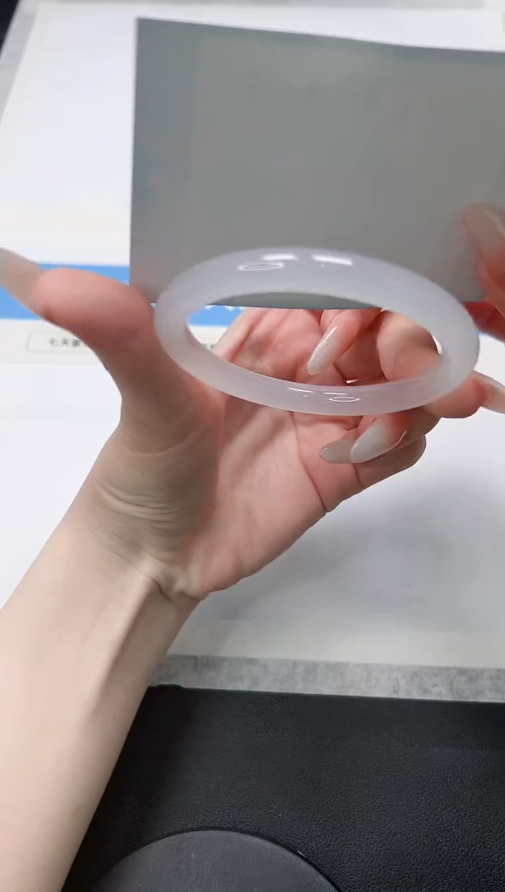 【闪购商品】石英质玉手镯未镶嵌196/荔枝56