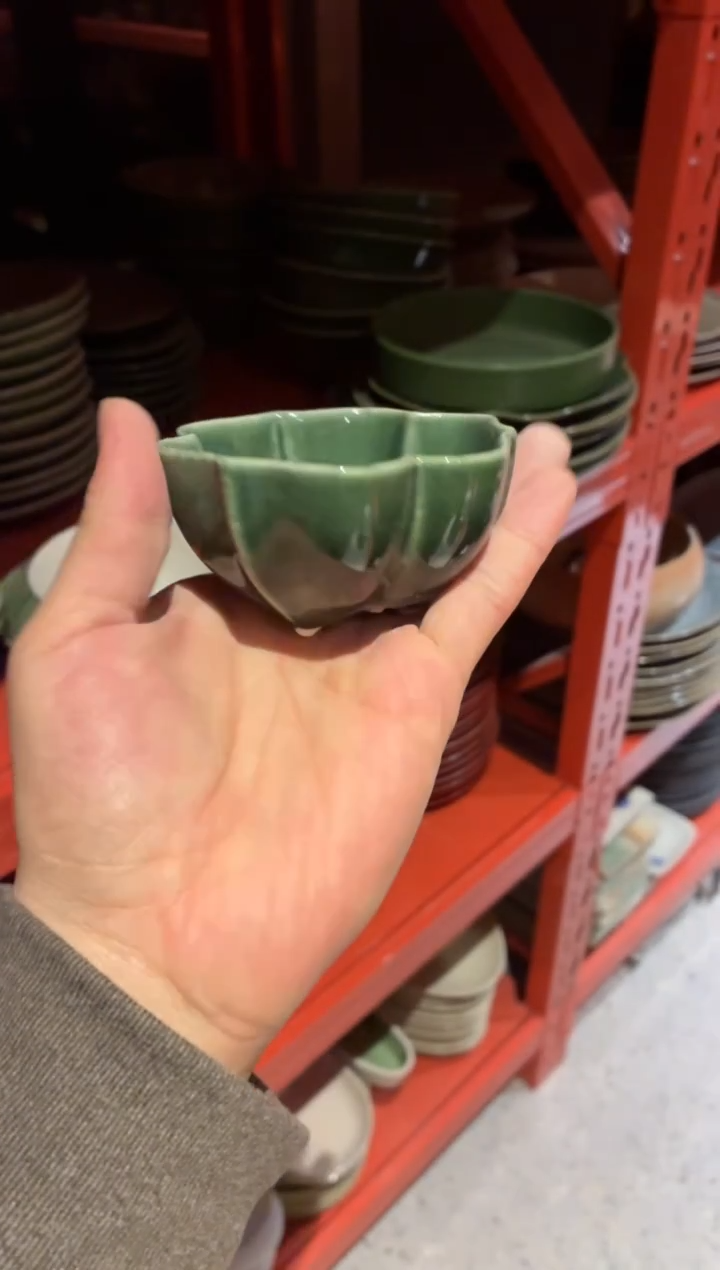 瓷片乱***夜590 微瑕翠绿三足小料碟1个