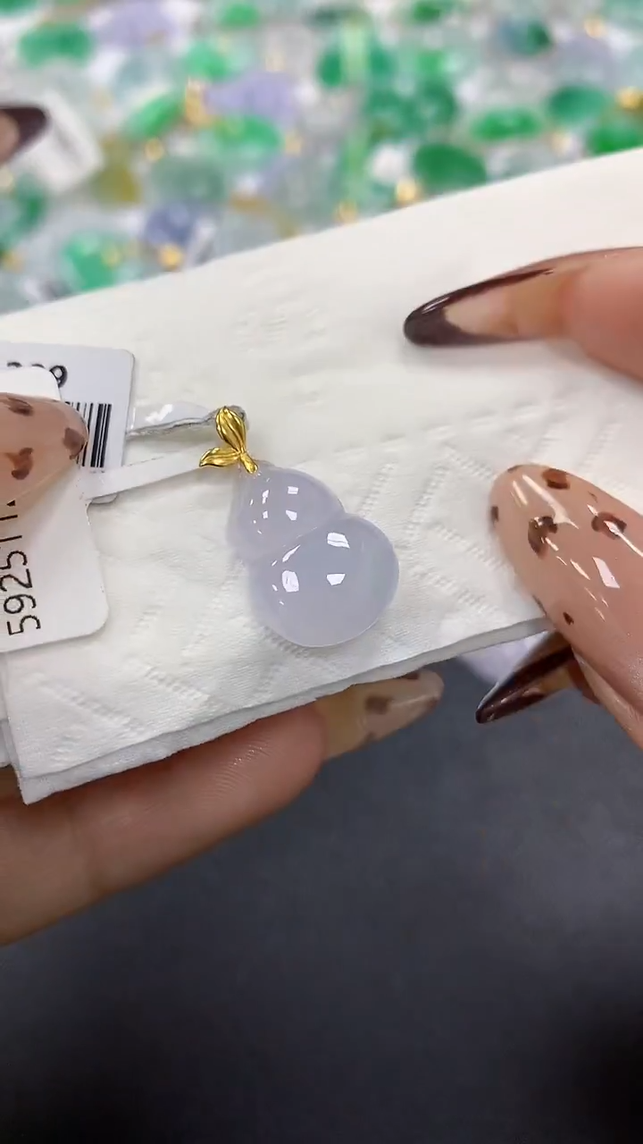 颈饰18K金镶嵌翡翠a货假一赔三支持复检百元上9元证书费自理