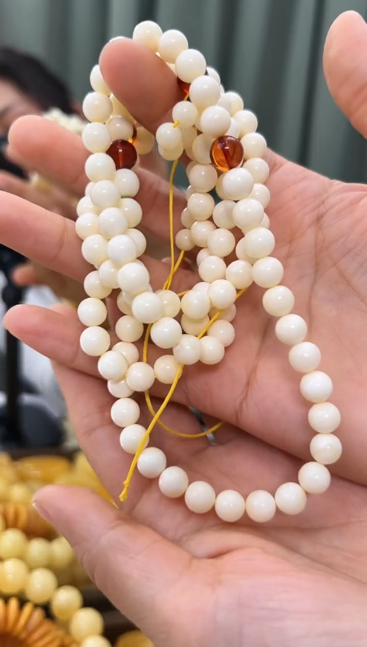 【闪购商品】琥珀裸石未镶嵌蜜蜡项链