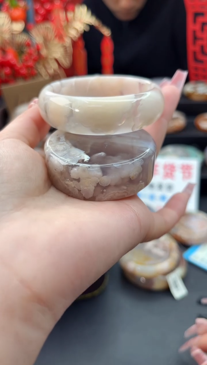 【闪购商品】石英质玉手镯未镶嵌赠送镯心（52圈口）