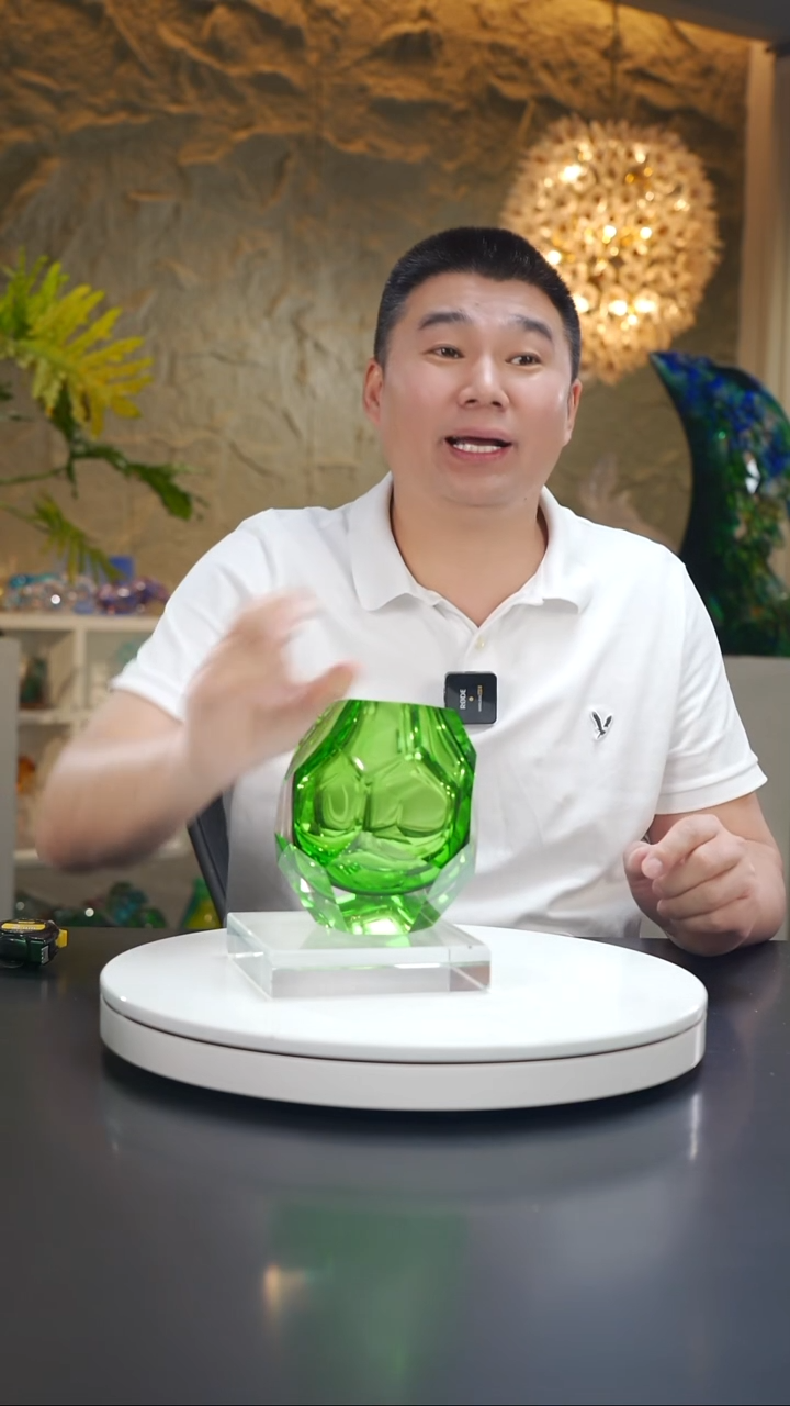 手工艺品琉璃祖母绿色切面香薰瓶