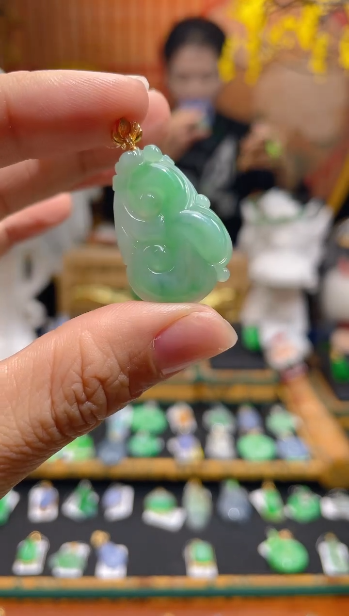 【闪购商品】翡翠颈饰18K金镶嵌假一赔三