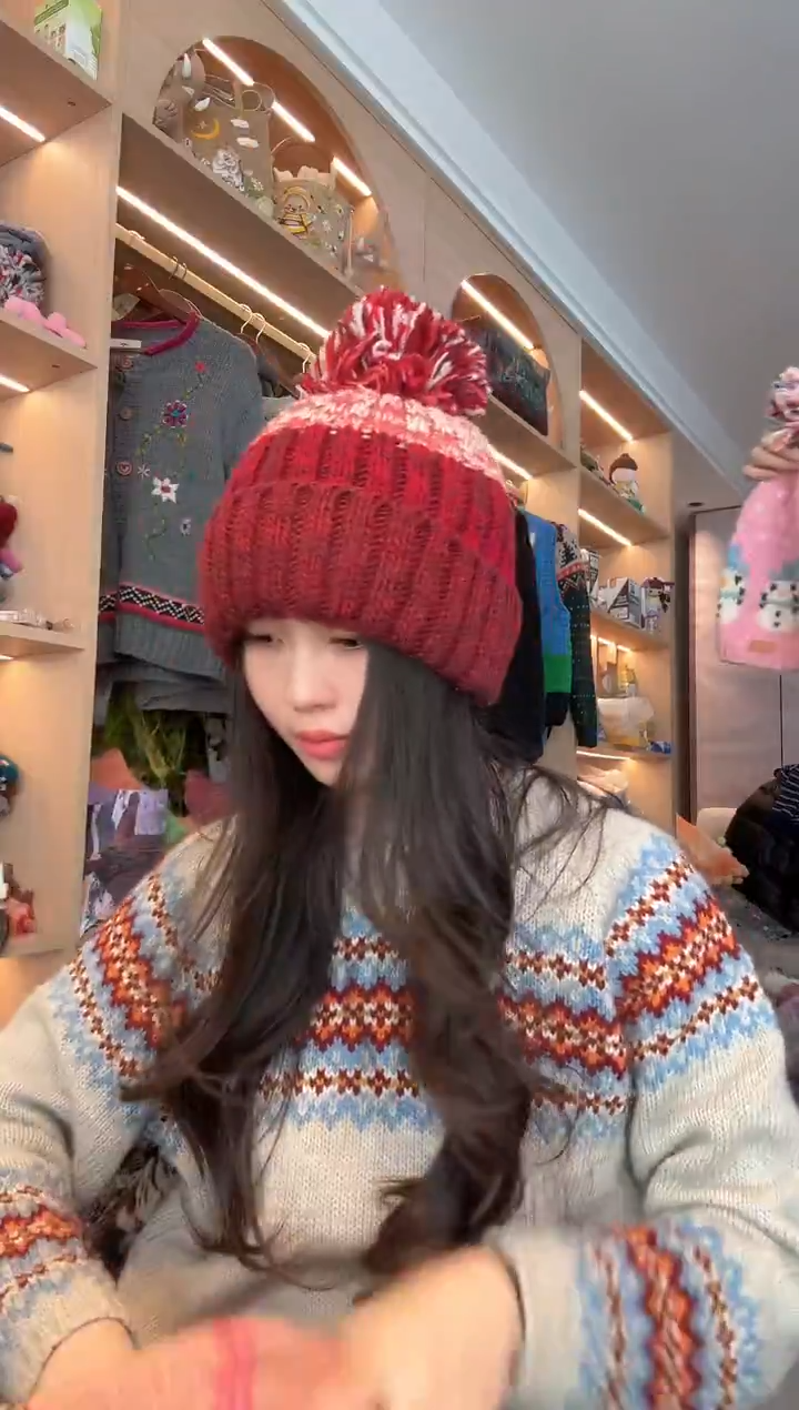 羊毛新年红翻边帽 