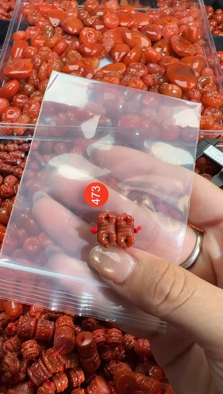 南红玛瑙未镶嵌颈饰1