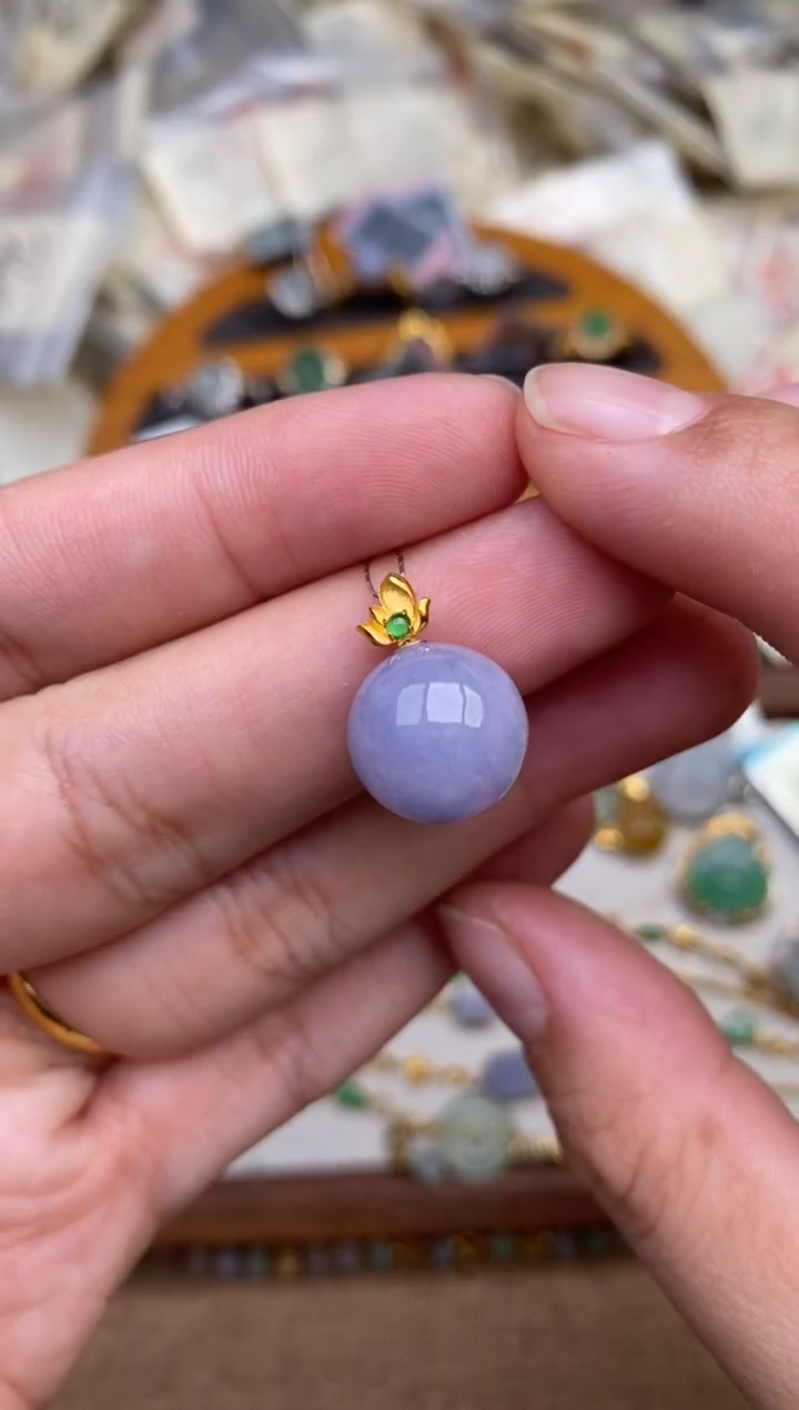 18K金镶嵌挂件翡翠—    