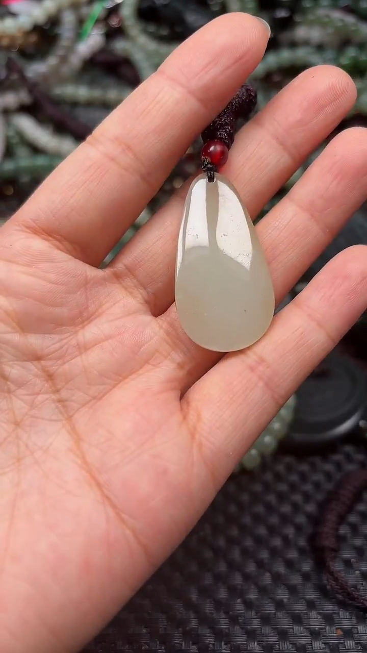 和田玉未镶嵌颈饰1