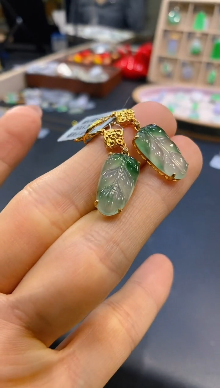【闪购商品】翡翠吊坠(不含链)18K金镶嵌叶子耳饰