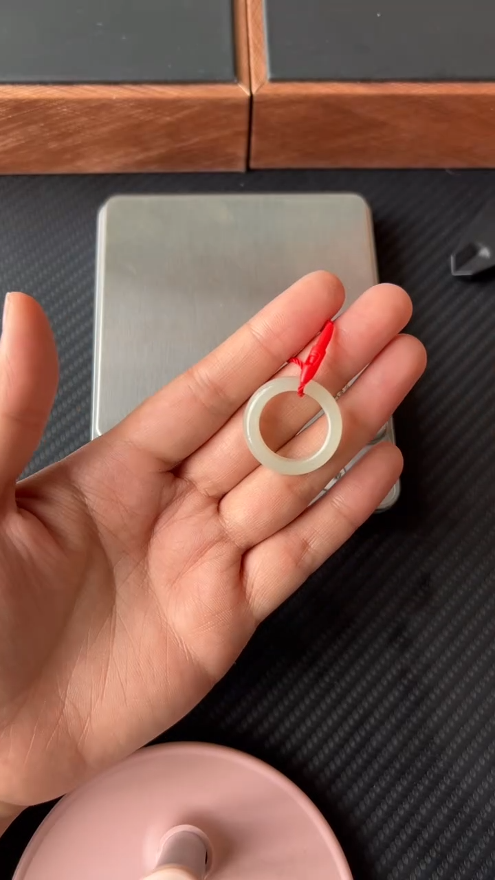 【闪购商品】和田玉吊坠(赠链)未镶嵌且末微色差近矿