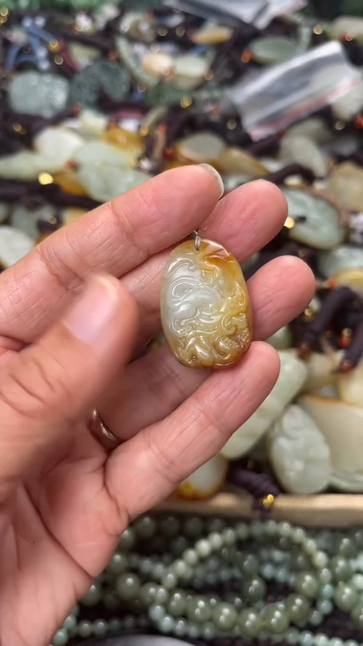 【闪购商品】和田玉颈饰未镶嵌多样性发货没有证书拍一发一有瑕