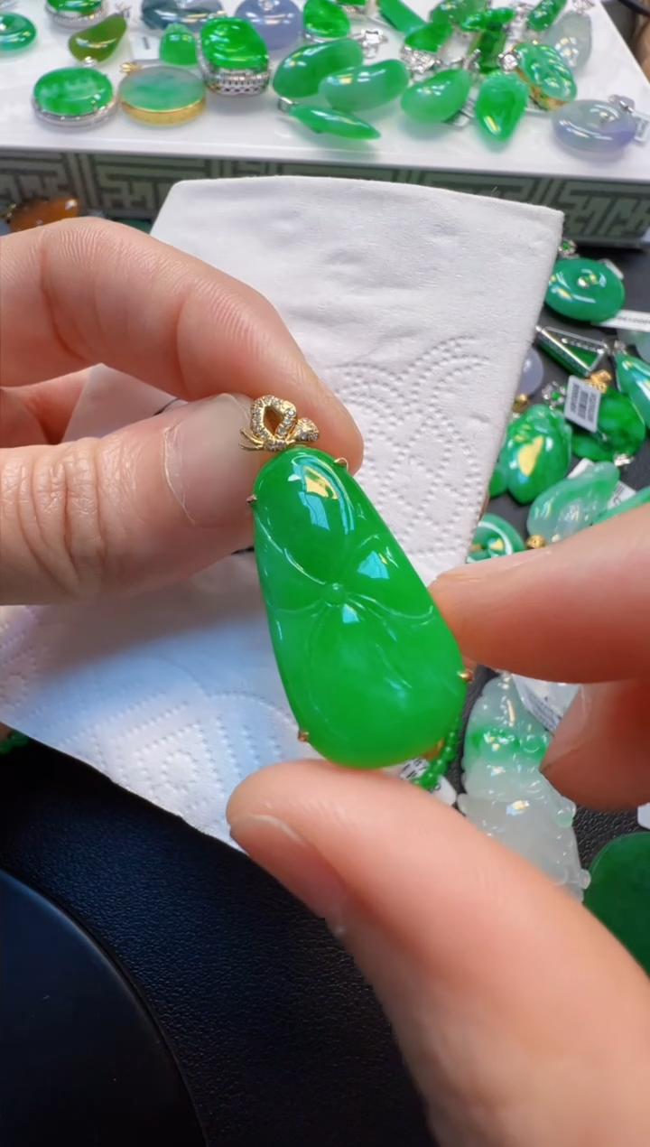 翡翠18K金镶嵌吊坠(不含链)荷叶