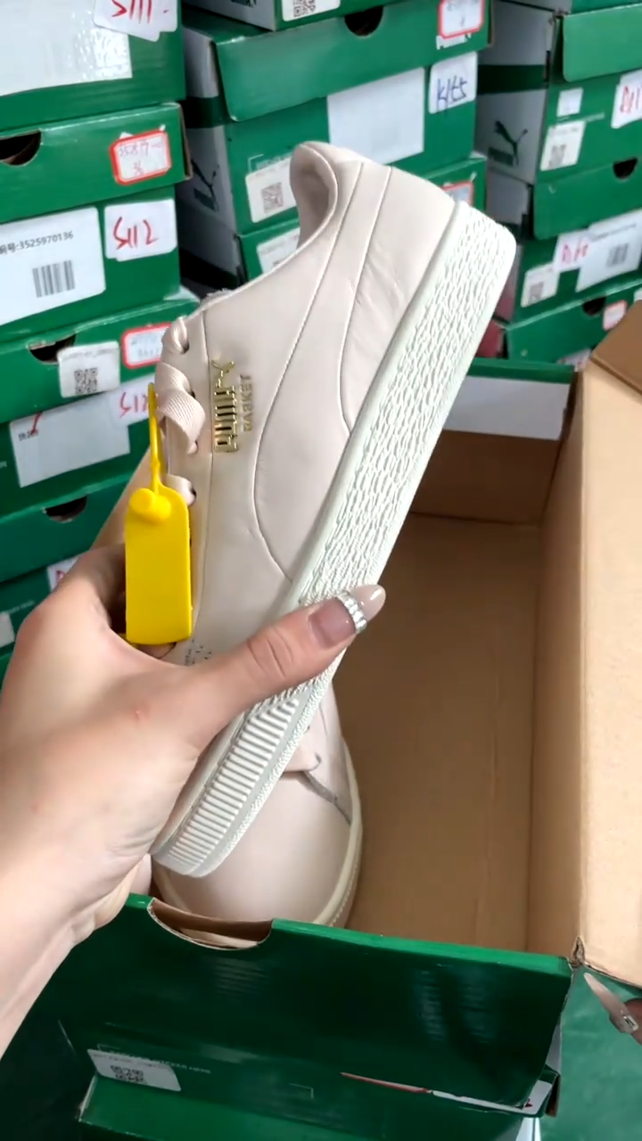 彪马时尚运动休闲鞋36M  Z210