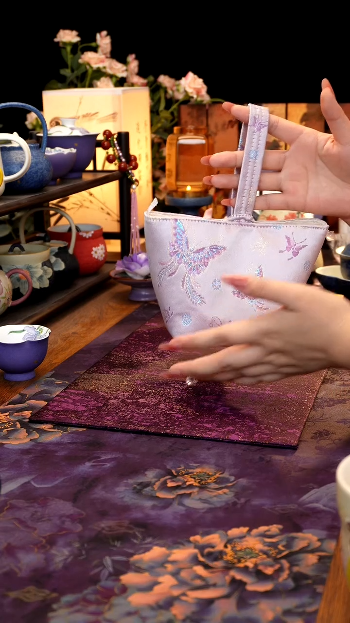 粉色蝴蝶托特包····