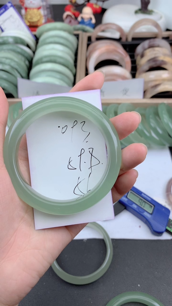 未镶嵌手镯石英质玉093