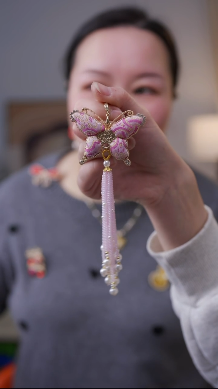 颈饰合金淡水珍珠粉蝴蝶吊坠