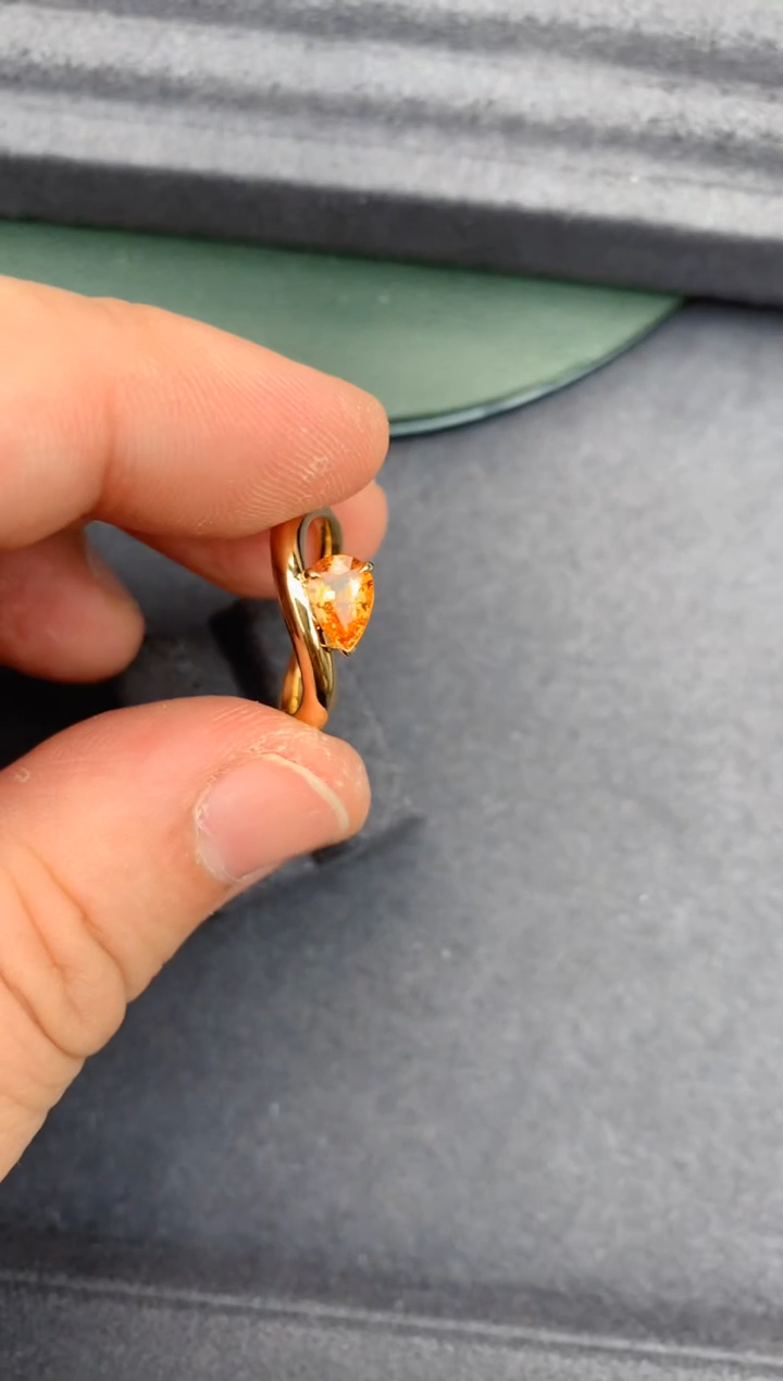 【闪购商品】石榴石戒指18K金镶嵌1ct芬达戒指