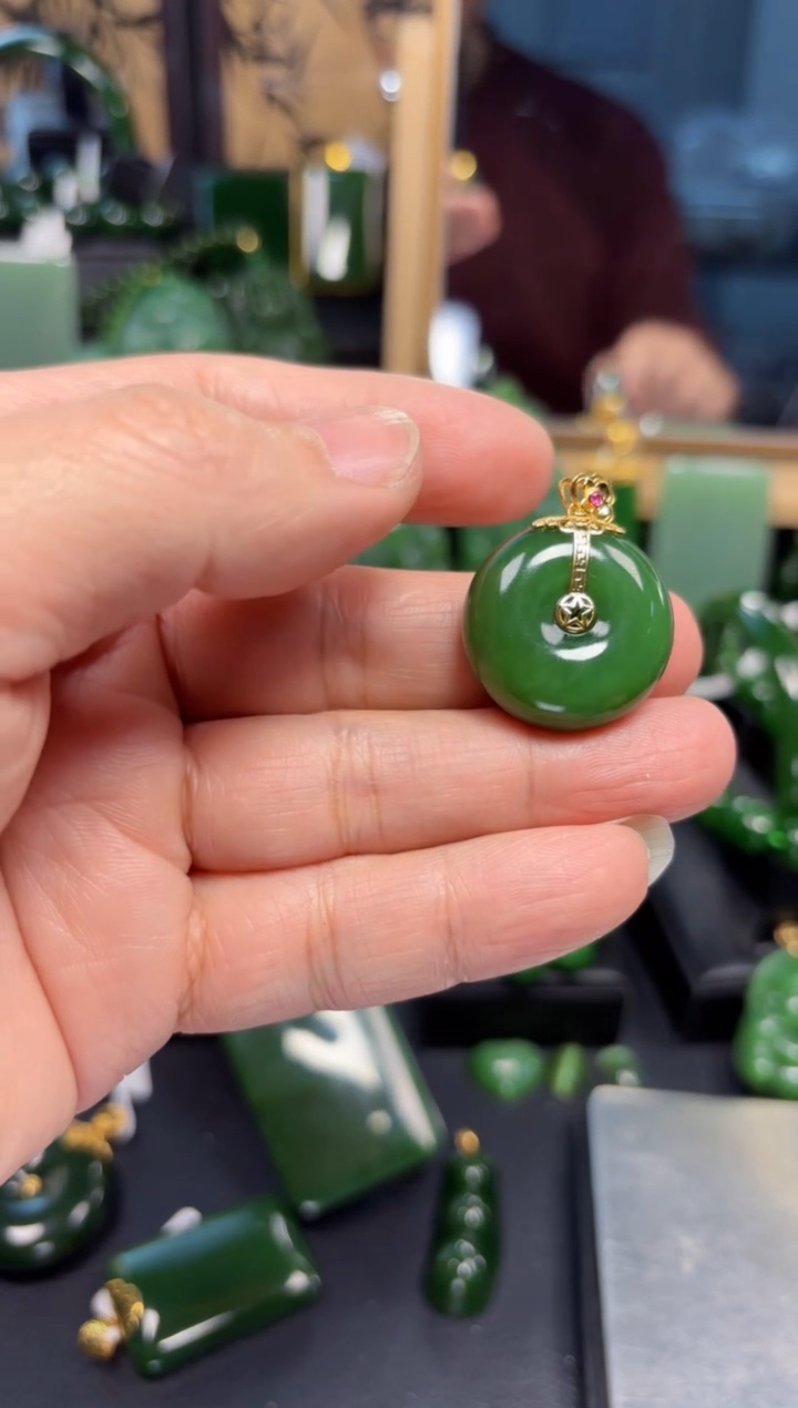 【闪购商品】和田玉（碧玉）吊坠(赠链)18K金镶嵌1