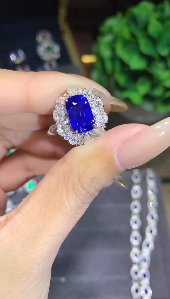 戒指蓝宝石18K金镶嵌5.3ct