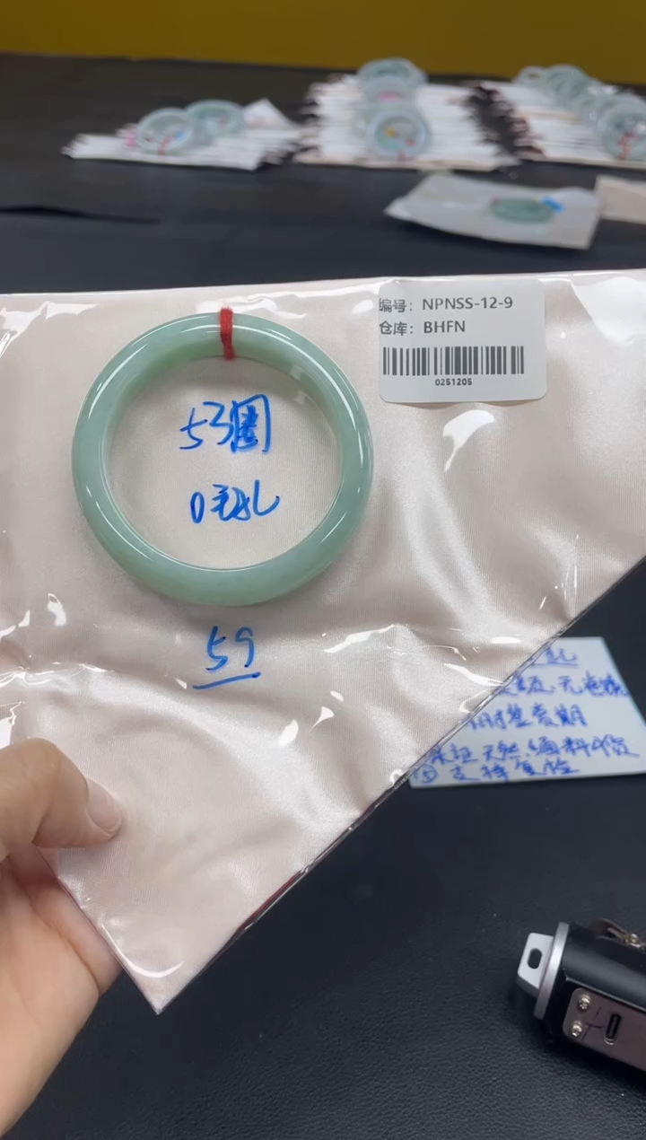 未镶嵌手镯翡翠翡翠手镯