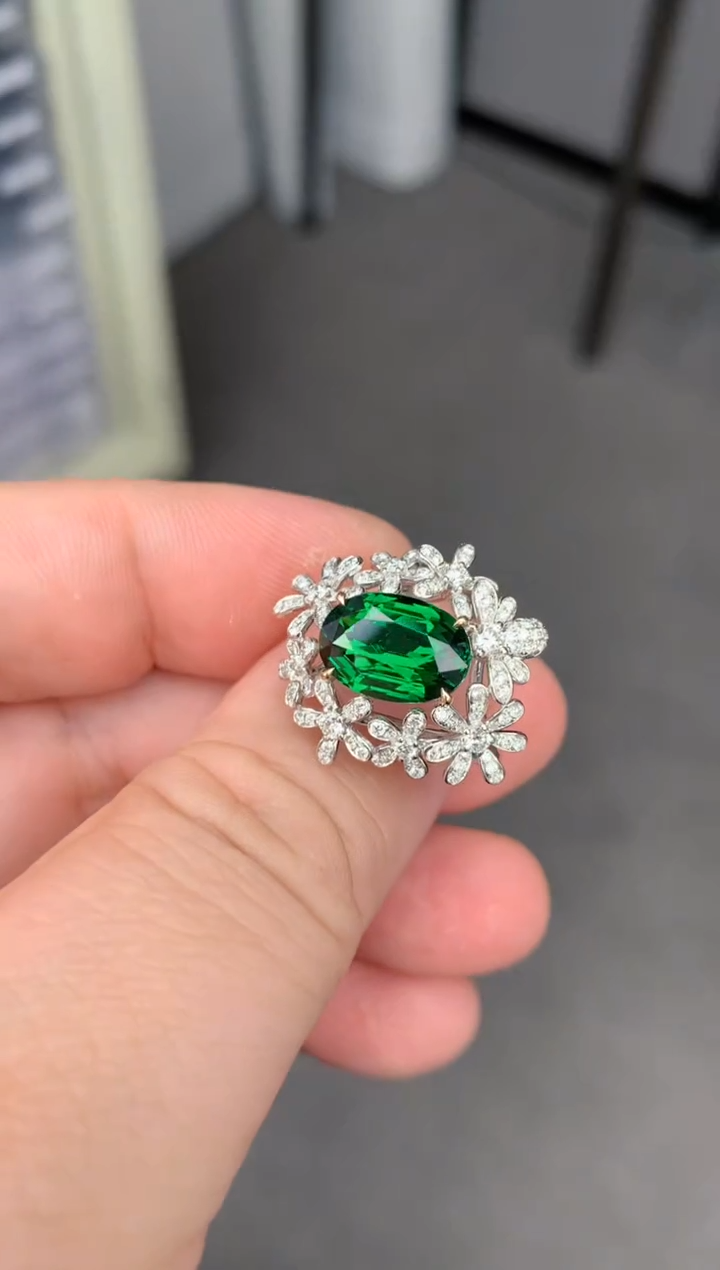 【闪购商品】石榴石戒指18K金镶嵌3.5ct沙弗莱戒指