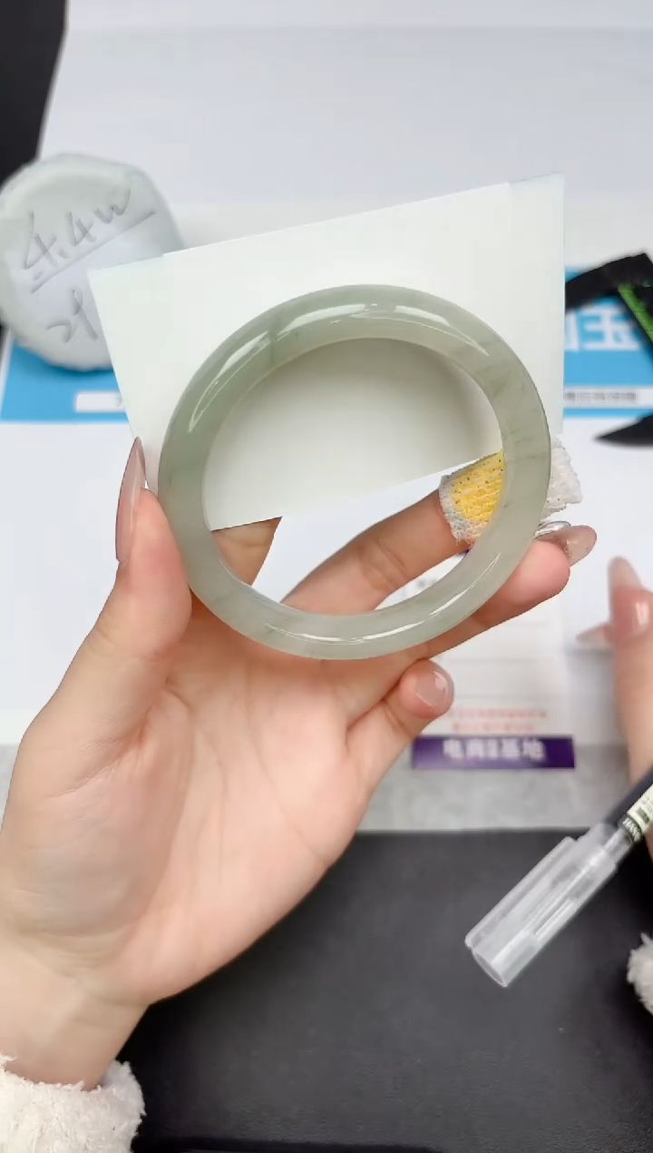 【闪购商品】石英质玉手镯未镶嵌323-61