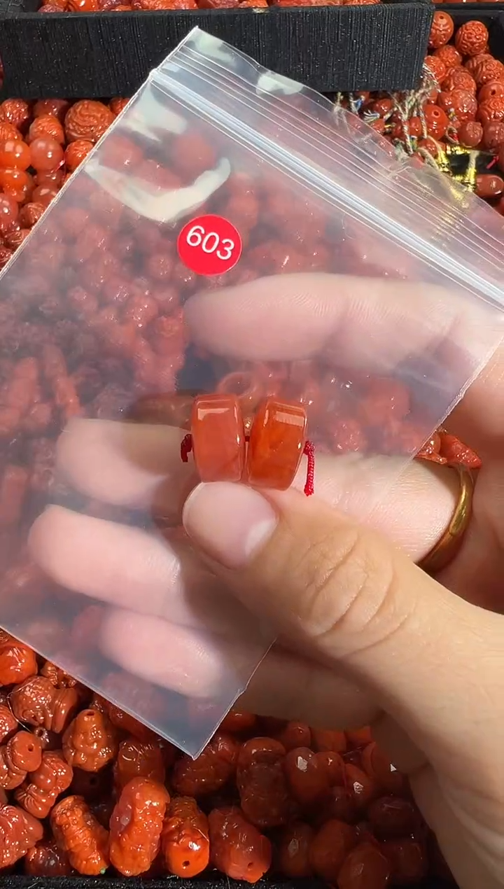 颈饰未镶嵌南红玛瑙1