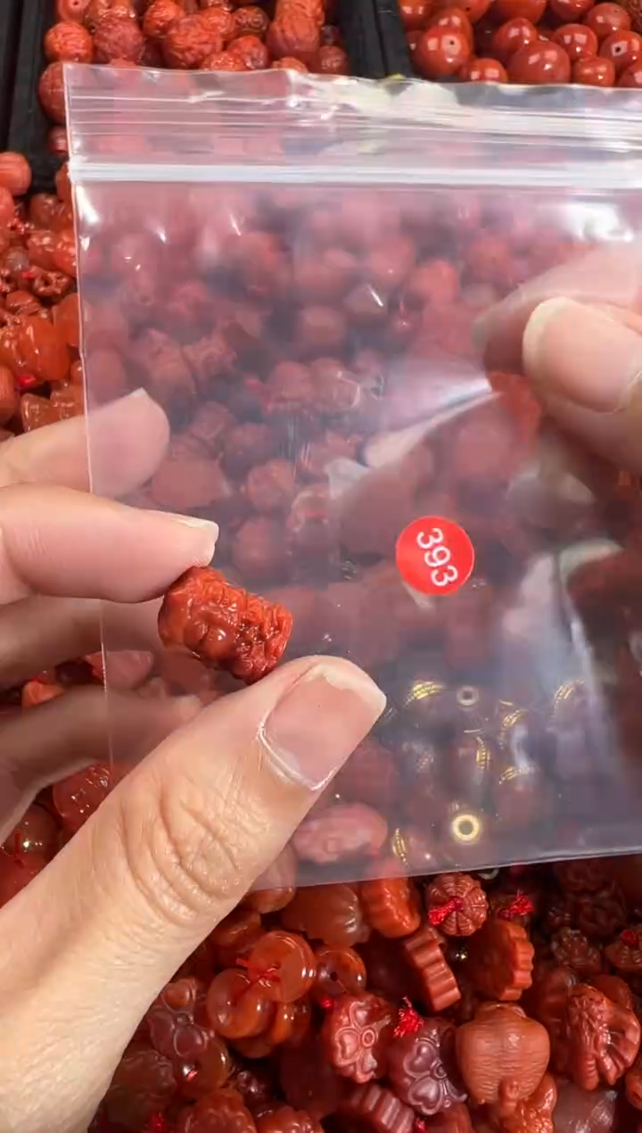 南红玛瑙未镶嵌颈饰1