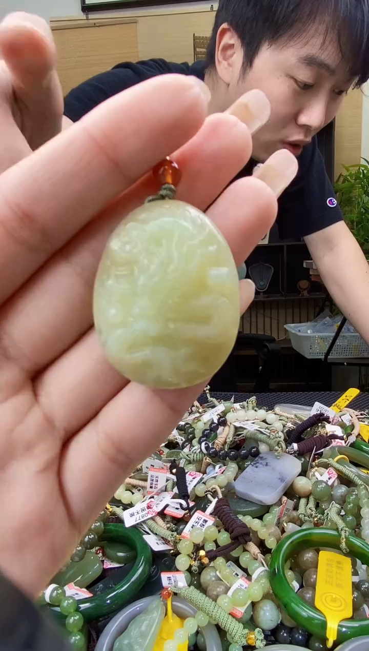 颈饰未镶嵌和田玉1