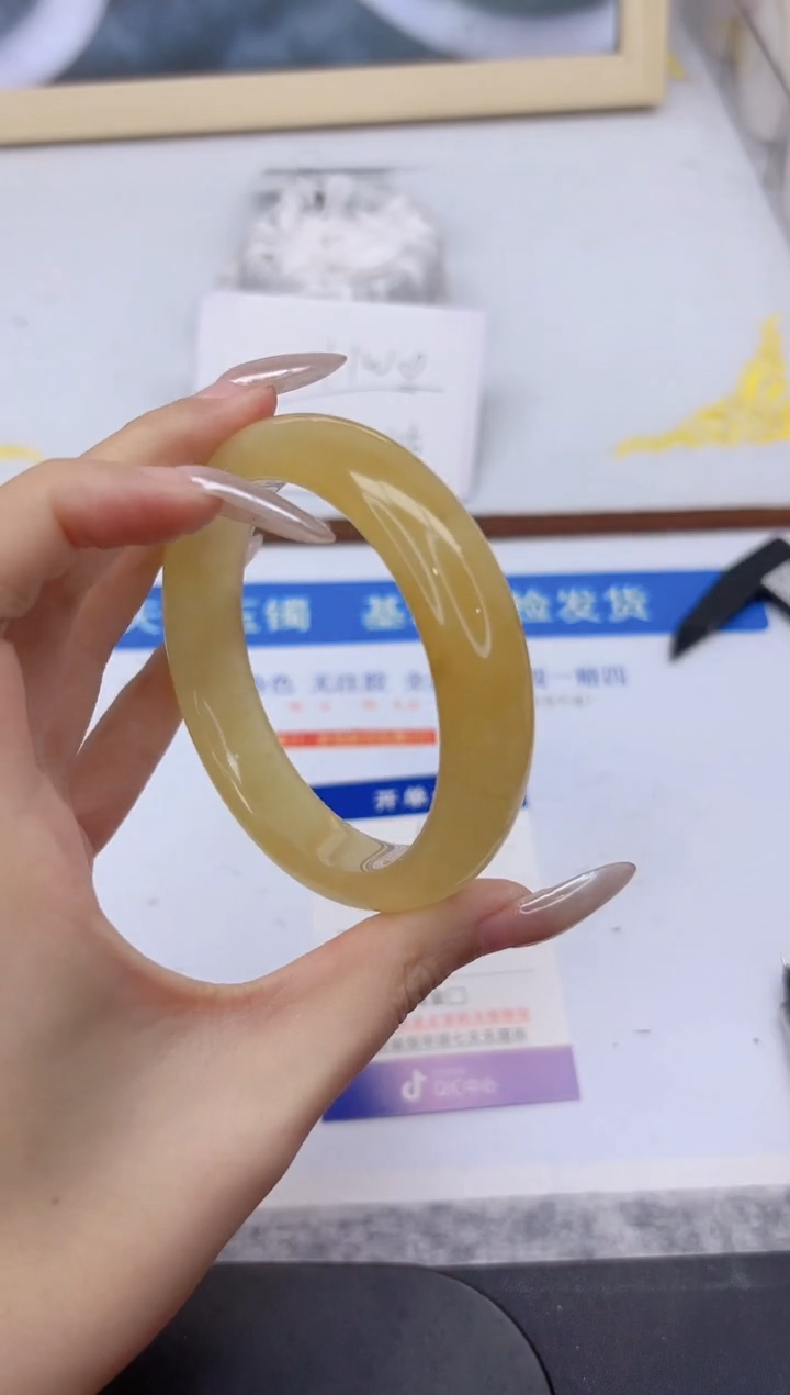 未镶嵌手镯石英质玉L118-62