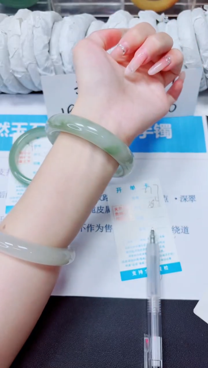 石英质玉手镯未镶嵌277/58.4